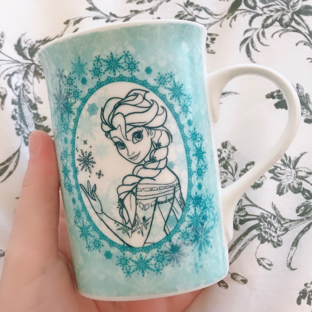 Disney Tokyo Elsa big small